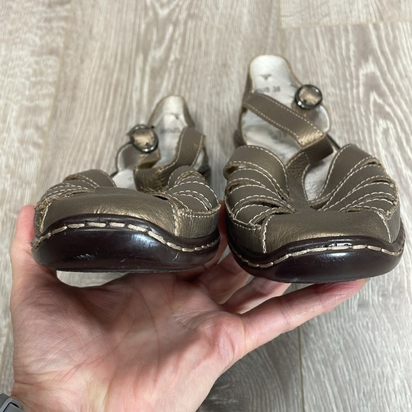 Spring Step Indus Leather Fisherman Sandals T Strap Metallic EU Size 38 - Picture 11 of 15